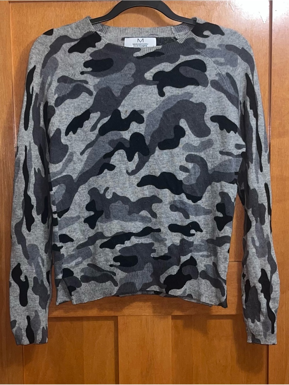 Magaschoni 100% Cashmere Grey Camouflage Crewneck Sweater Women’s Size Small